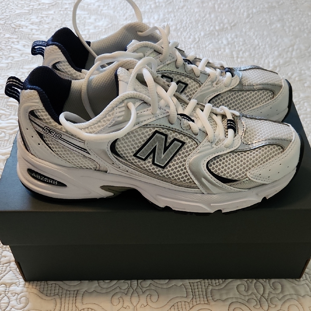New Balance 530 Womens White and Navy Sneakers